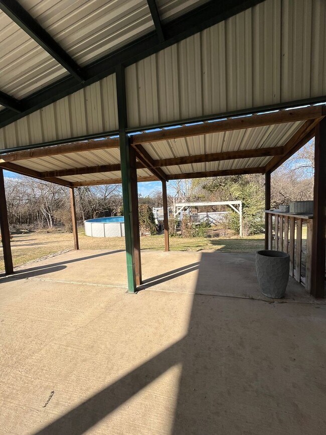 Building Photo - Horse Property - POOL - Country living at ...