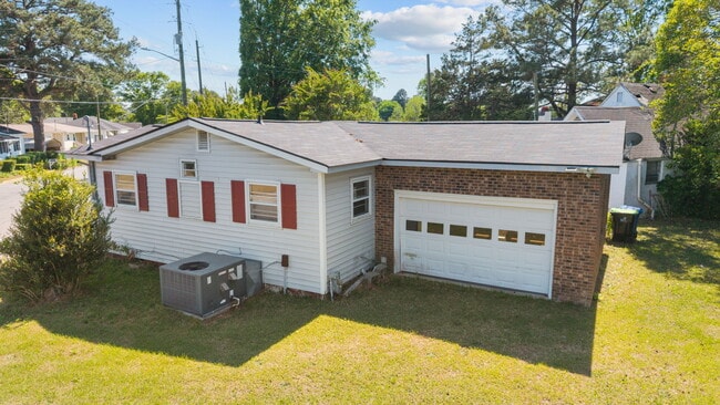 Building Photo - 2458 Jones St