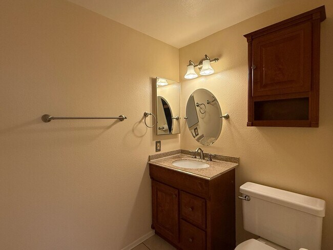 Building Photo - Beautiful Two Bedroom Townhome in San Luis Rey