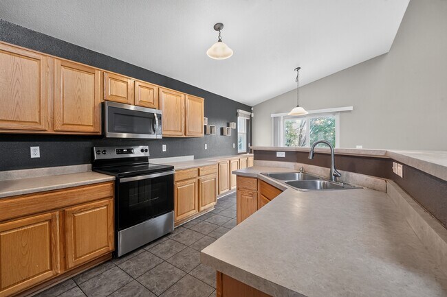 Building Photo - 20600 E Dartmouth Dr