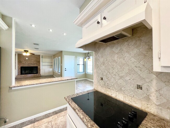 Building Photo - 15006 Elmont Dr