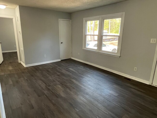 Building Photo - 1st Floor 2 Bed, 1 Bath Condo in Concord