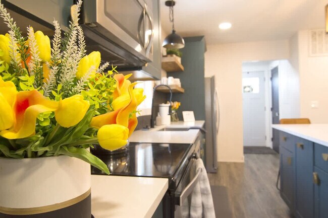 Building Photo - 1419 Fairview Ave