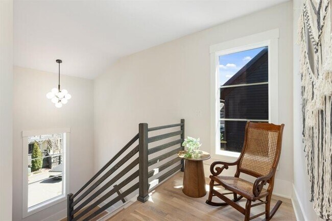 Building Photo - 304 Mado Ln