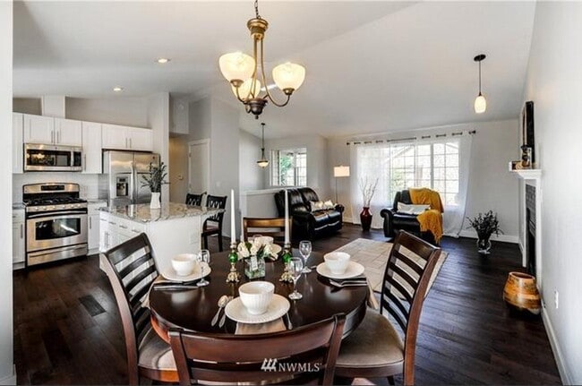 Building Photo - Edmonds Rental Home – Updated 3 Bedroom in...