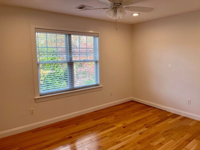 Building Photo - Lawton Lane Management