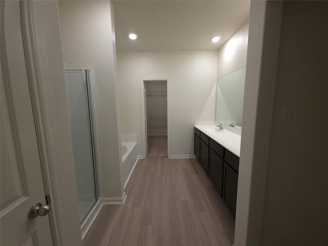 Building Photo - 305 Lone Mountain Dr