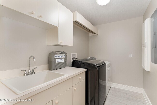 Building Photo - 93 Delannoy Ave