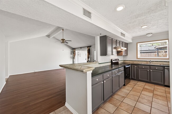 Building Photo - 19531 Woodglen Dr