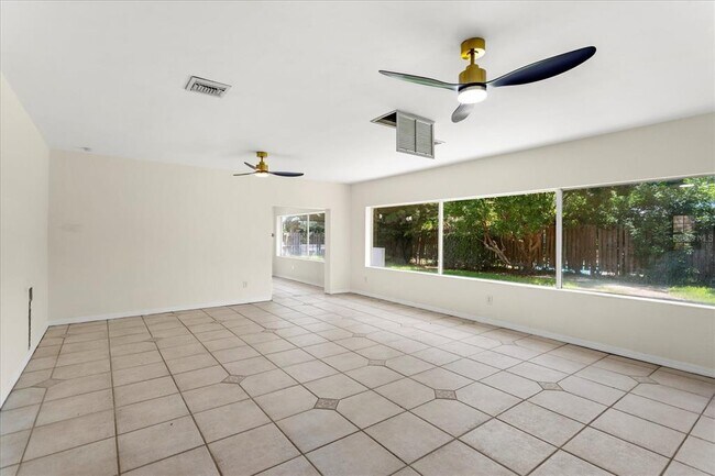 Building Photo - 105 John Anderson Dr