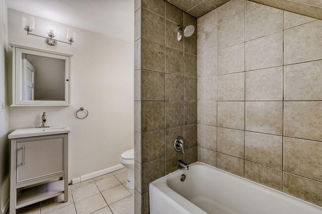 Building Photo - 2939 Russell Ave N