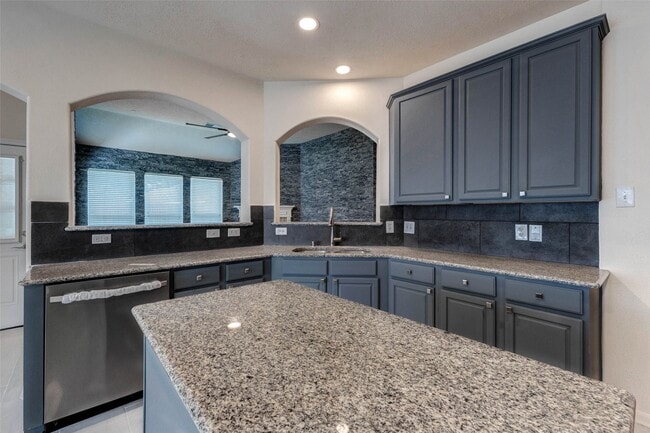 Building Photo - 26603 Summerbend Hollow Ln