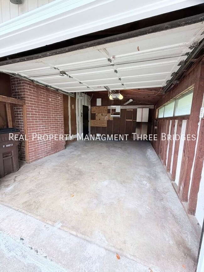 Building Photo - 90 Canisius Ln