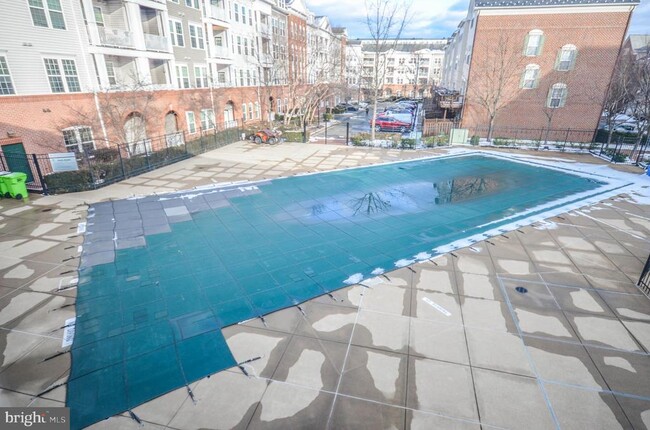 Building Photo - 4950 Brenman Park Dr