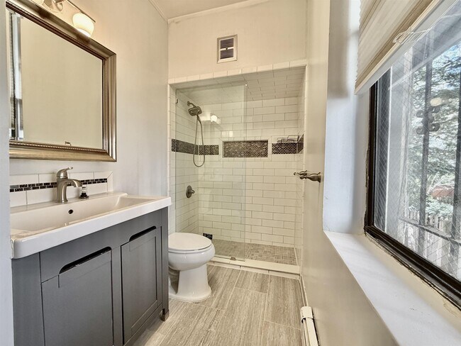 Building Photo - 291 8th St