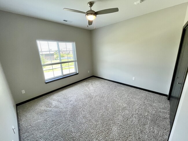 Building Photo - 2871 Spring Rose Cir