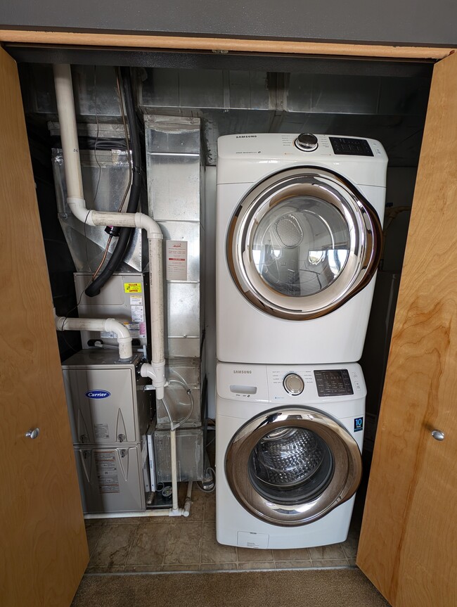 In-unit washer and dryer - 2121 S Kinnickinnic Ave