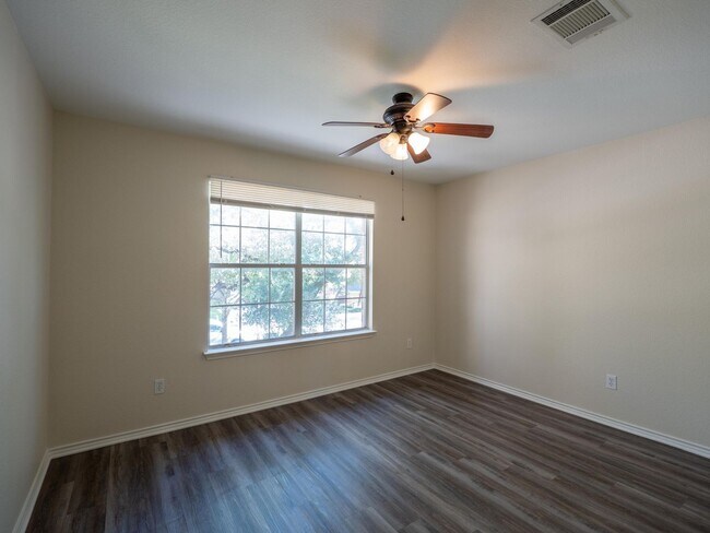 Building Photo - 1710 Lomita Dr