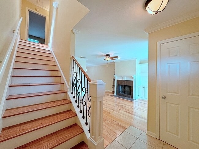 Building Photo - Custom Remodeled Townhome off Jefferson Hwy