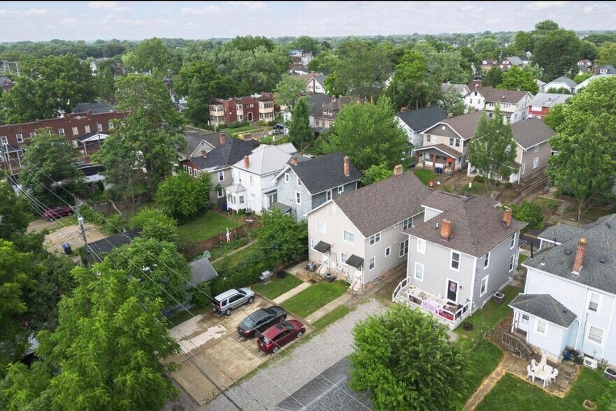 Building Photo - 2411 Indianola Ave