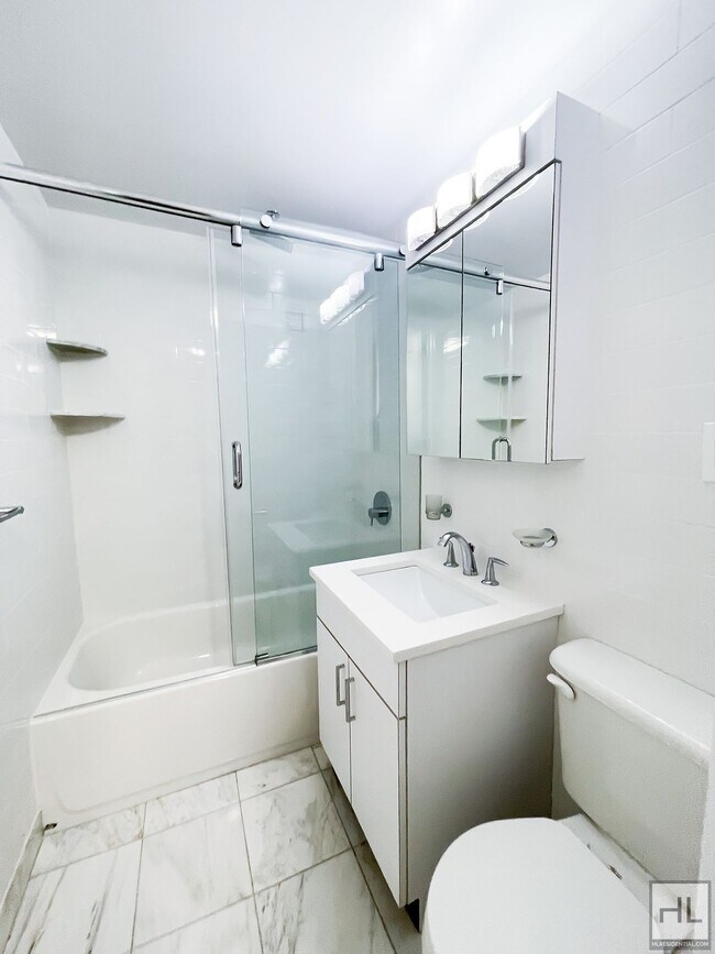 Building Photo - 5 AVENUE