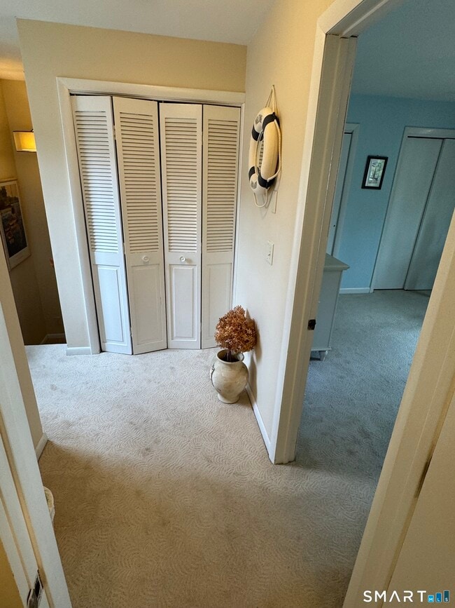 Building Photo - 7 Clearwater Ln