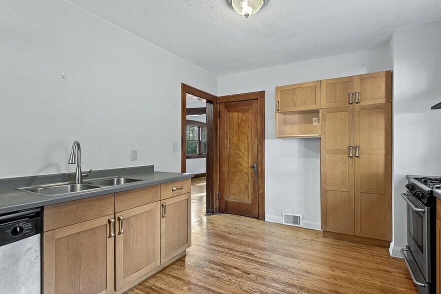 Building Photo - 881 19th Ave SE