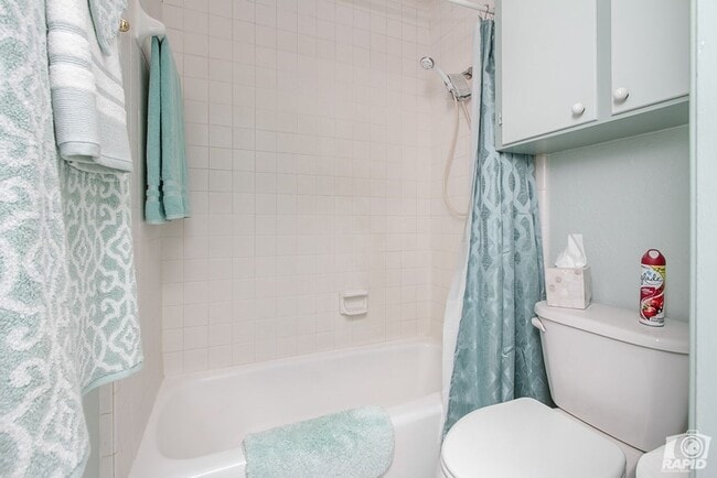 Building Photo - COMING SOON! Charming 1 Bed/1 Bath Duplex!!!