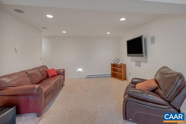 Building Photo - 1150 River Oaks Ln