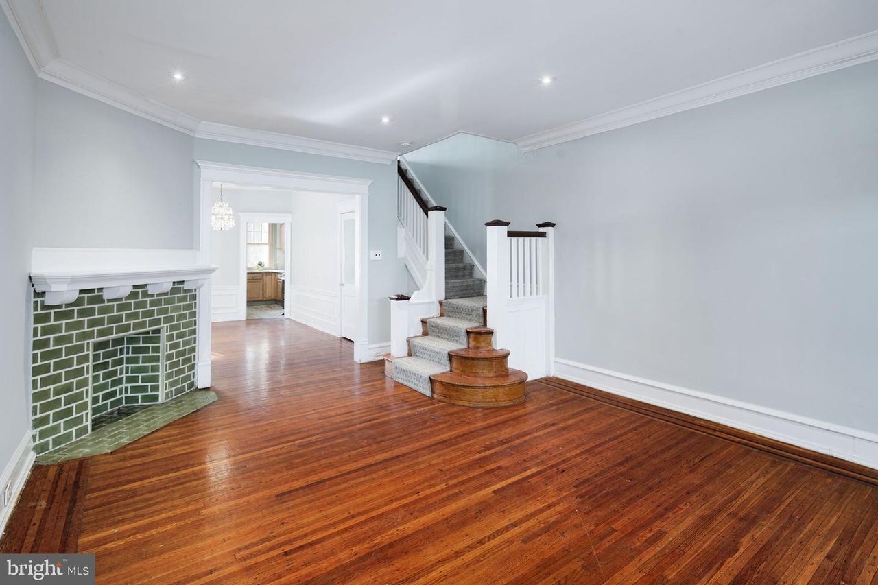 6_LIVING_ROOM_2 - 6212 Webster St