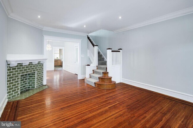 6_LIVING_ROOM_2 - 6212 Webster St