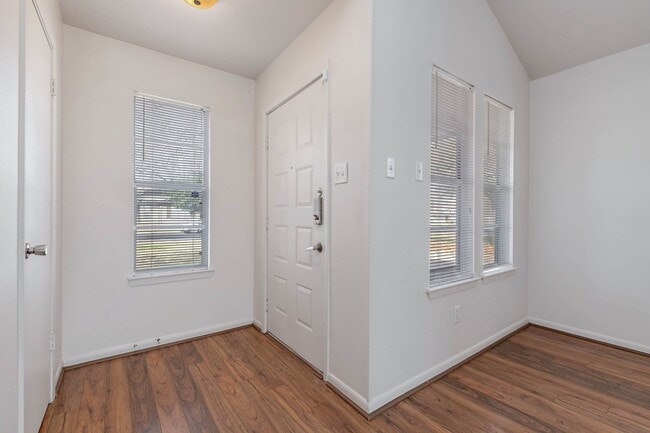 Building Photo - February Move In Available!  Cute 3 Bed, 1...