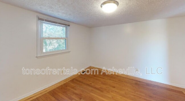 Building Photo - 1051 Upward Rd