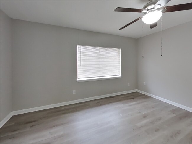 Building Photo - 2047 Lexington Woods Dr