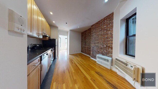 Building Photo - 427 E 73rd St
