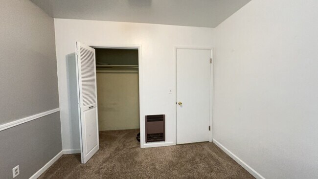 Building Photo - Large 4 Bedroom Orchards Home with private...
