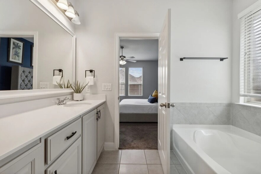 Building Photo - 5601 Bottiglia Way