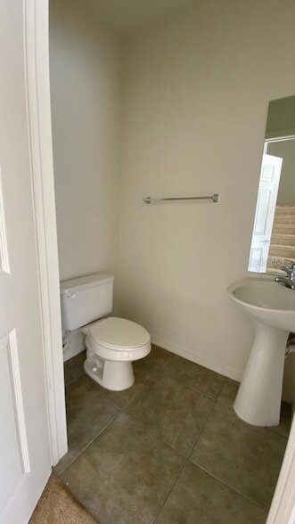 Building Photo - 2532 Grand Central Pkwy