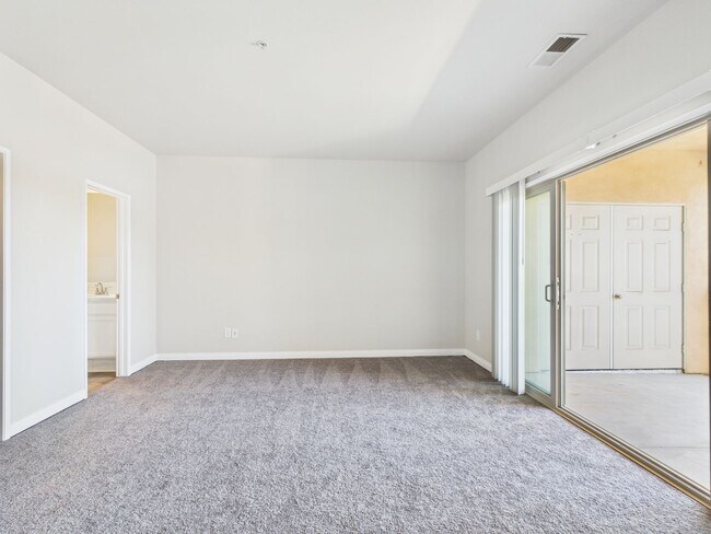 Building Photo - NEW NEW NEW remodeled -3bedroom/3bath Town...