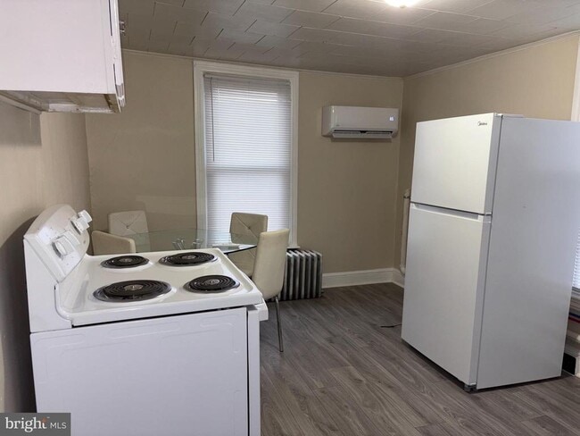 Building Photo - 121 E Washington St