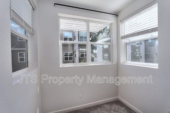 Building Photo - 396 Midstream Ln