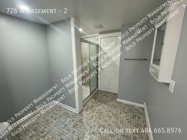 Building Photo - 726 W basement-2