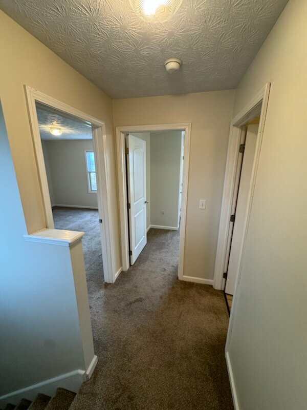 Building Photo - 2 Bedroom Townhome