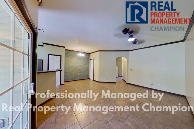 Building Photo - Beautiful Two Story Townhome with Lots of Storage!!