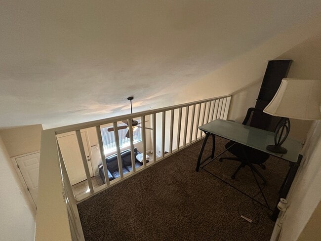 Building Photo - 3 Bed / 2.5 Bath – Steps from Doak Campbell Stadium – Only $1,800!