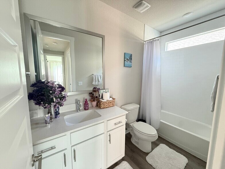 Building Photo - 2024 Wilsons Warbler Dr