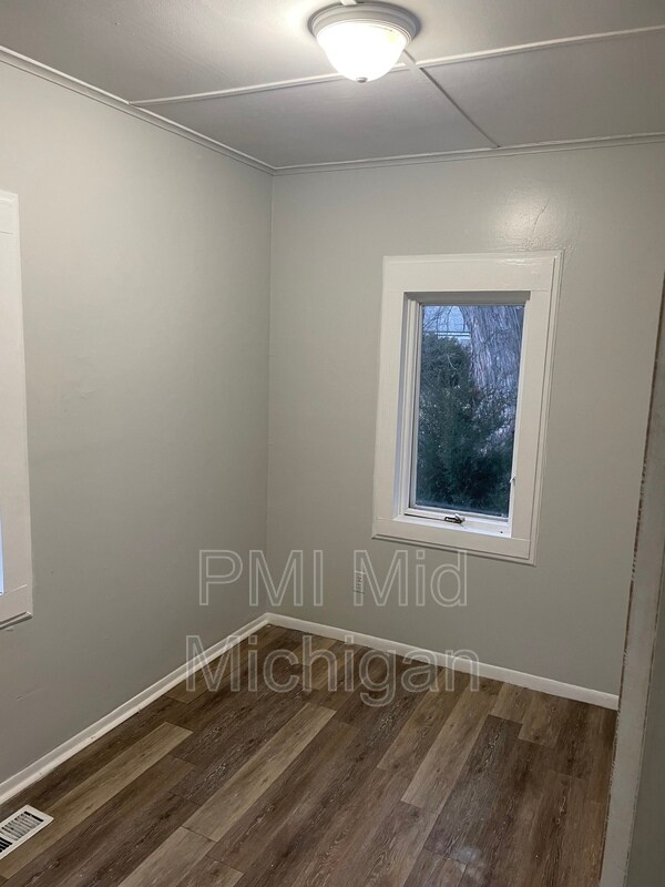 Building Photo - 1213 Lincoln