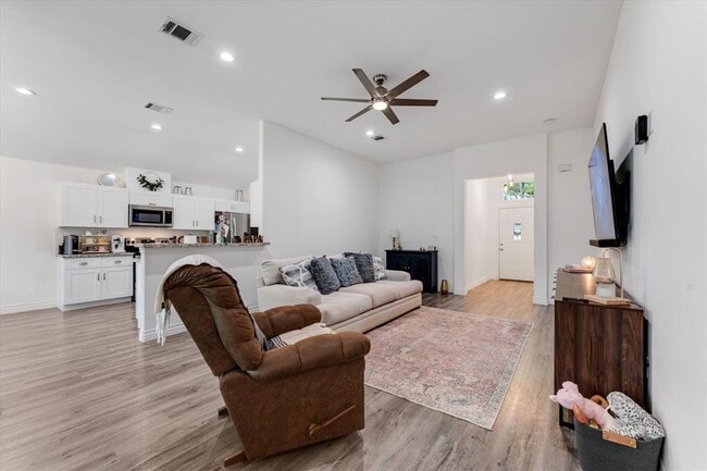 Building Photo - 14986 Indian Hill Trail