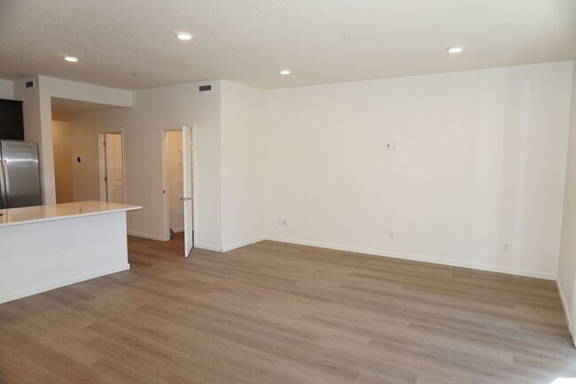 Building Photo - 11404 NE 127th Ct