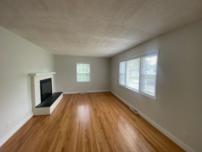 Building Photo - Fifeville/UVA Medical Center Area - 4BR/2BA